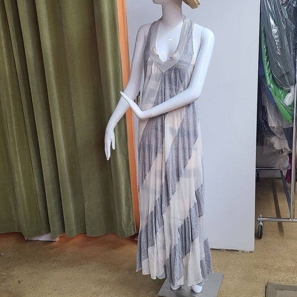 IISLI Maxi Dress - Picture 13 of 13